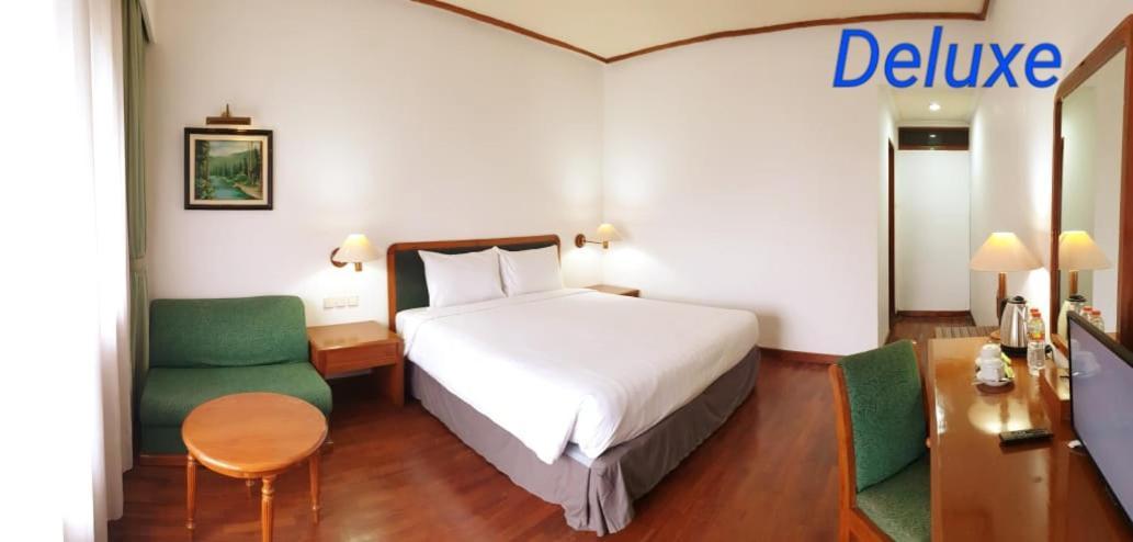 Grand Whiz Hotel Бромо Екстериор снимка