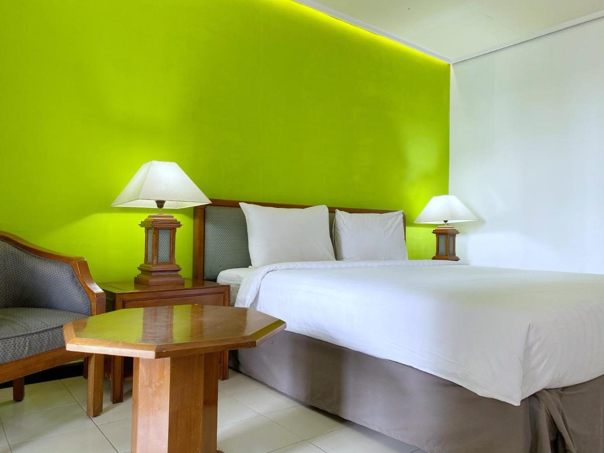 Grand Whiz Hotel Бромо Екстериор снимка