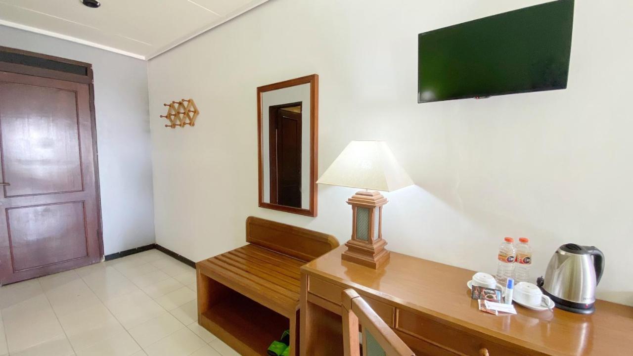 Grand Whiz Hotel Бромо Екстериор снимка
