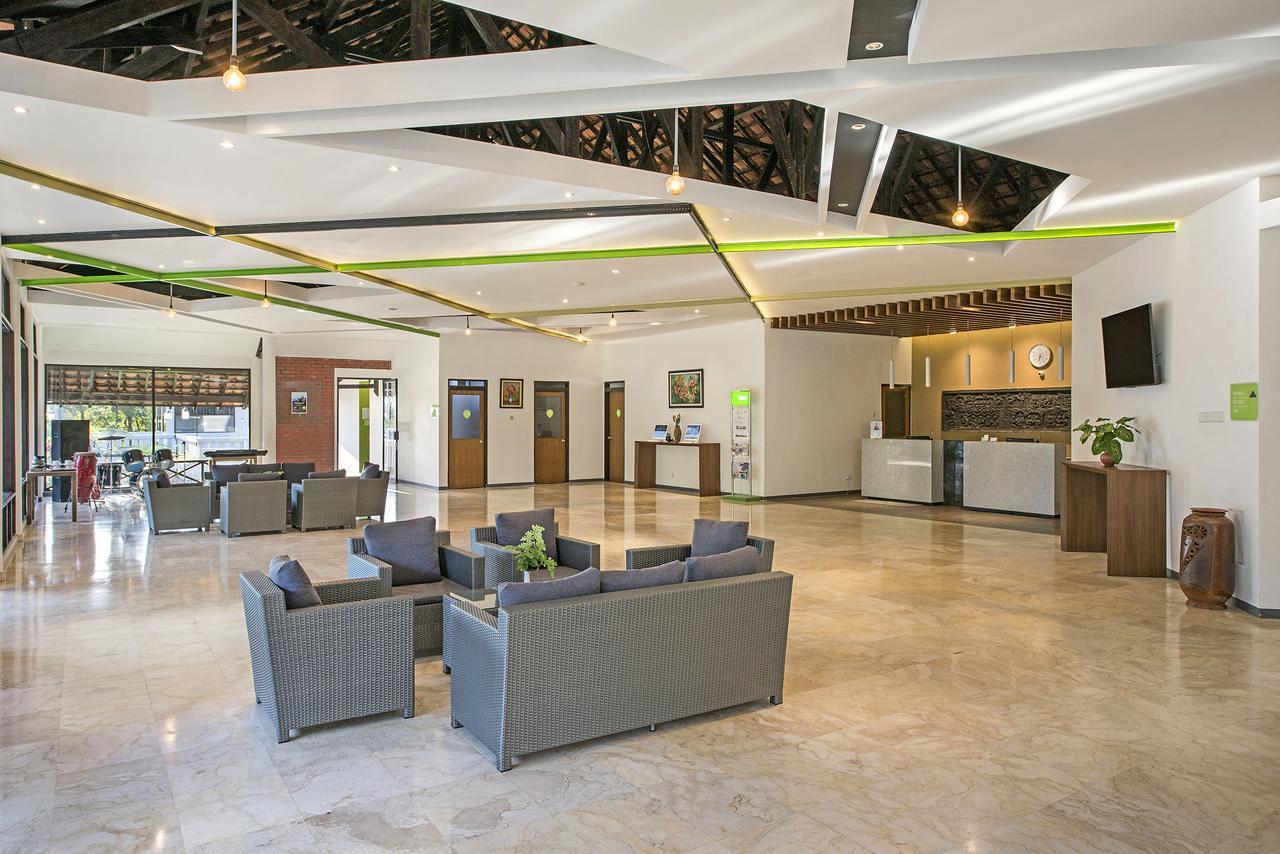 Grand Whiz Hotel Бромо Екстериор снимка