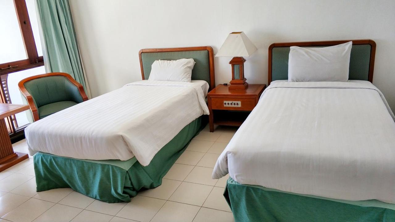 Grand Whiz Hotel Бромо Екстериор снимка